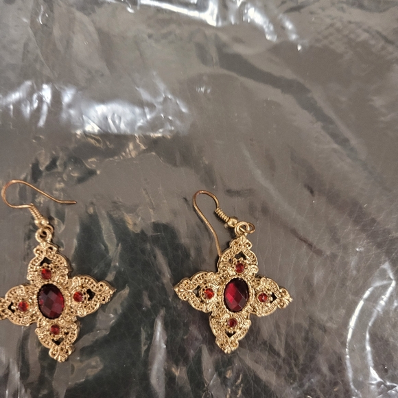 Earrings - Picture 5 of 8